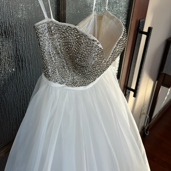 Mac Duggal Elegant Strapless White and rhinestone strapless size 2 - Picture 9 of 13